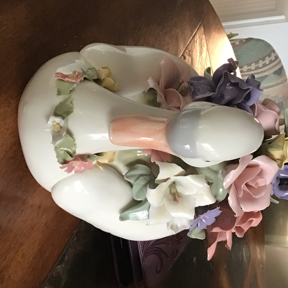 Charming White Swan Vase with Pastel Accents